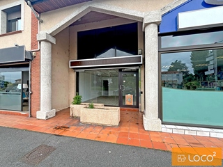 A VENDRE. Deux locaux commerciaux. SAINT ALBAN