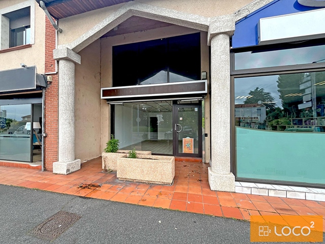 A VENDRE. Deux locaux commerciaux. SAINT ALBAN