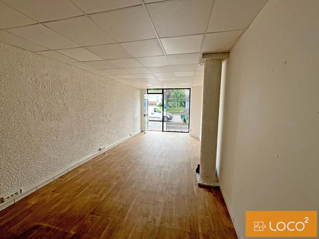 A VENDRE. Deux locaux commerciaux. SAINT ALBAN
