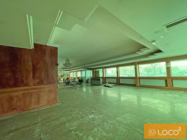 Local commercial de 390 m² - ALBANORD