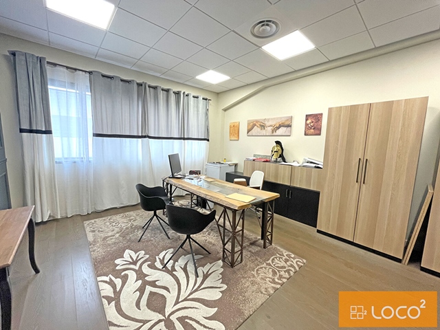 Bureaux et Stock zone de Thibaud