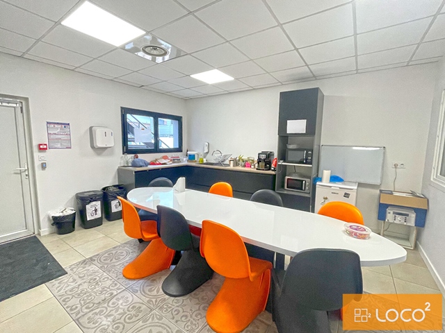 Bureaux et Stock zone de Thibaud
