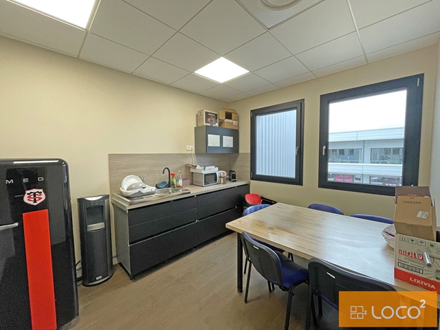 Bureaux et Stock zone de Thibaud