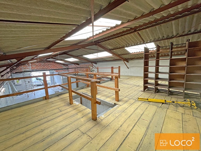 Local d'activité de 190 m² + 60 m² de mezzanine