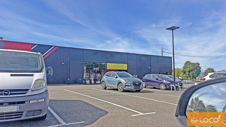 Local commercial 1000 m2 - Emplacement prime - LANEMEZAN