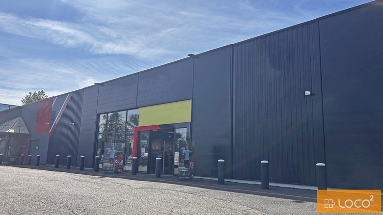 Local commercial 1000 m2 - Emplacement prime - LANEMEZAN