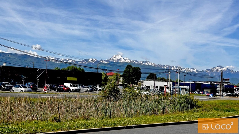 Local commercial 1000 m2 - Emplacement prime - LANEMEZAN