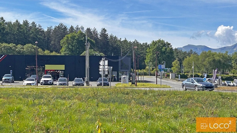 Local commercial 1000 m2 - Emplacement prime - LANEMEZAN