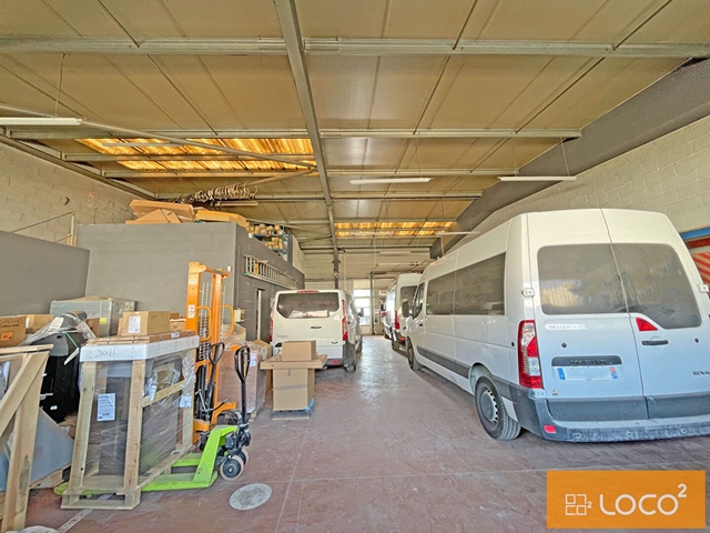 Local d'activité de 247 m² - Excellente visibilité