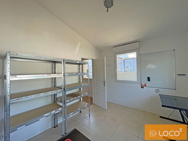 Bâtiment d'activité de 460 m² avec grand extérieur