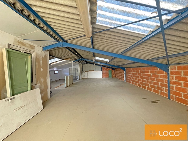 Bâtiment d'activité de 460 m² avec grand extérieur