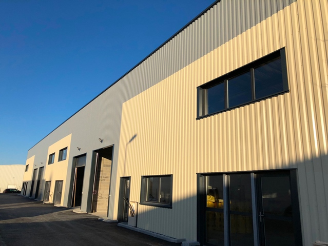 Local de 458 m² - ZI MONTREDON
