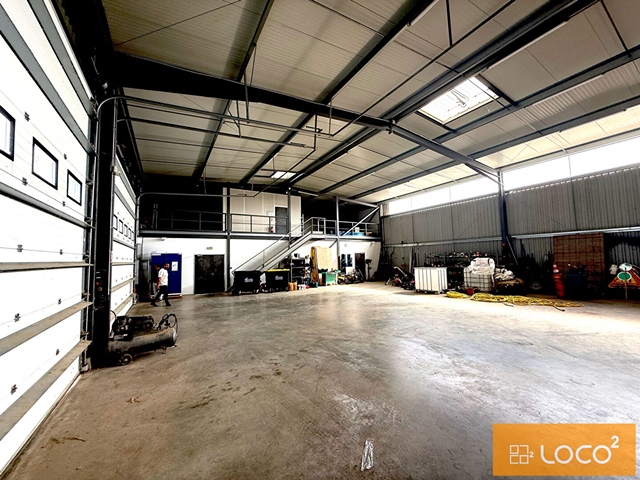 Local d'activité de 680 m²