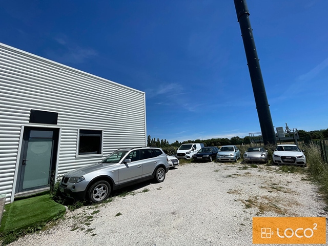 Local d'activité de 185 m² avec terrain privatif