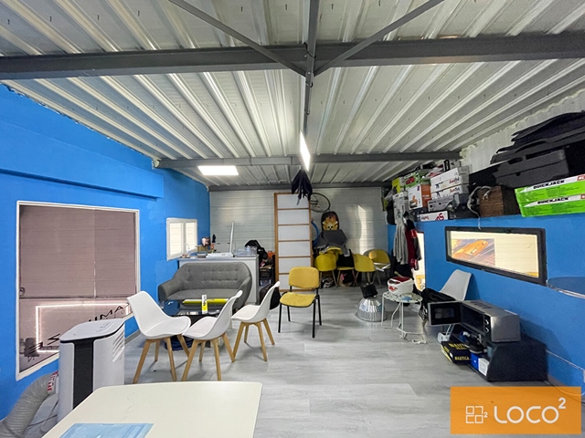 Local d'activité de 185 m² avec terrain privatif