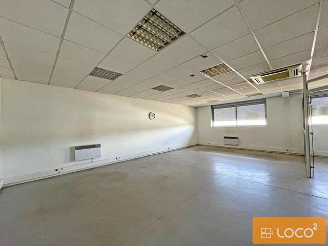 Local d'activité de 605 m²