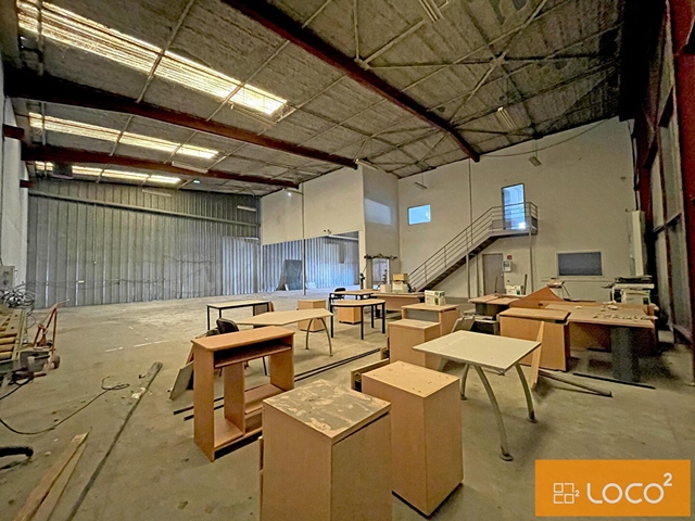 Local d'activité de 605 m²